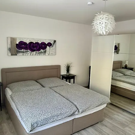 Traumhaftes Kurstadt Apartment - Moderne 2 Zimmer-Balkon-Parkplatz- Flexibler Check-In 24H *